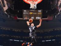 FB体育官网-步行者完胜独行侠，塔图姆在年度焦点之战接管比赛