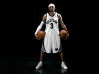 FB体育在线-雷霆对阵76人，西亚卡姆关键节点连续得分，改写比赛走向