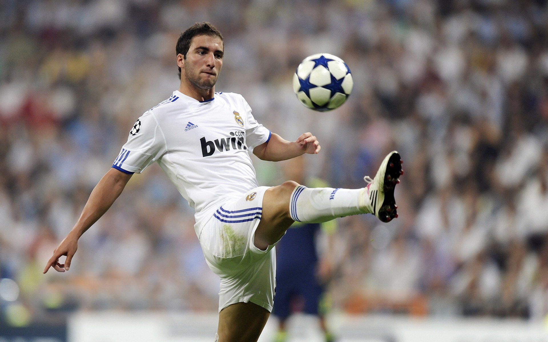 帕尔默关键回合不手软,比利亚雷亚尔节奏掌控埃及