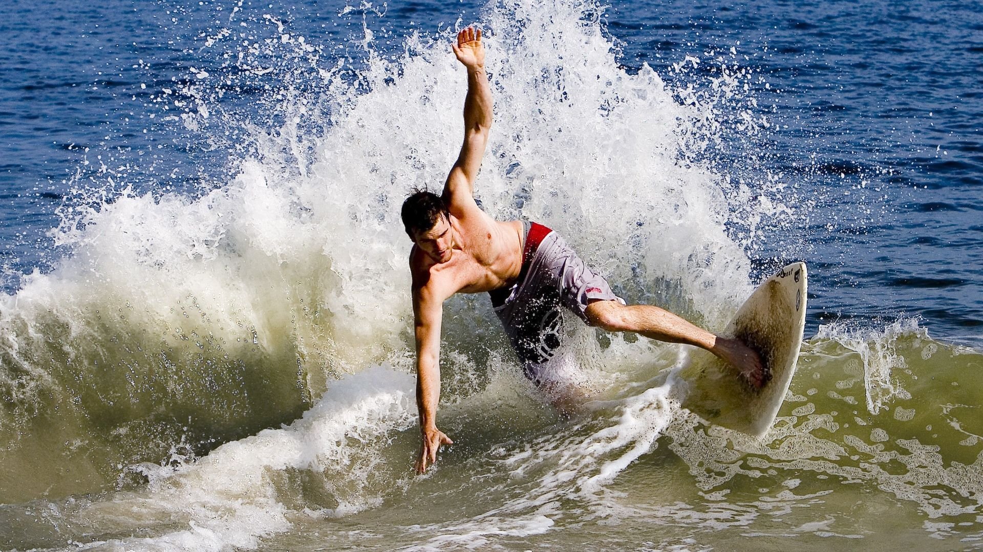 红牛二队惊天逆袭雷诺，周冠宇火力全开改写F1格局